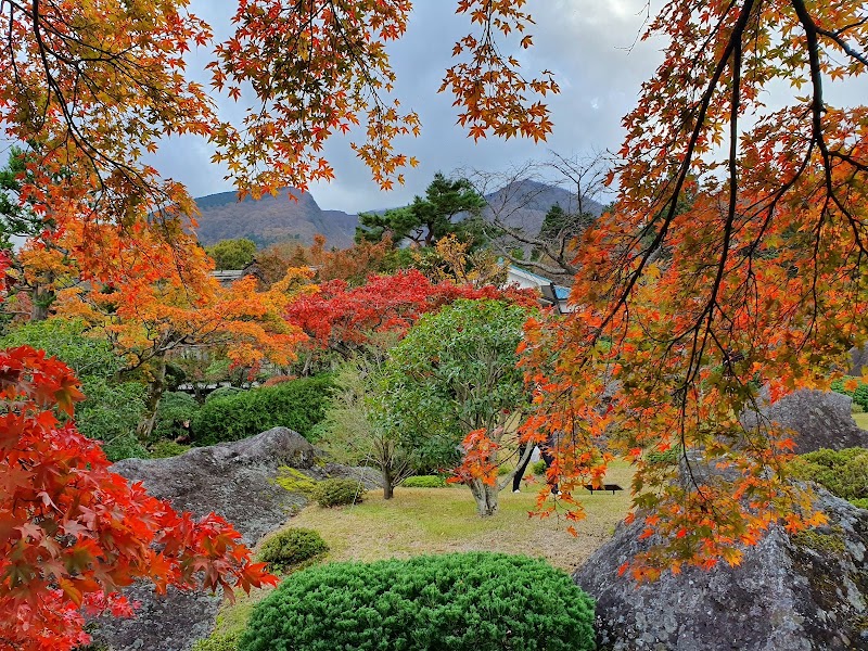 Hakone Museum of Art - Hakone Museum of Art 1300 Gōra, Hakone, Ashigarashimo District, Kanagawa 250-0408, Japan