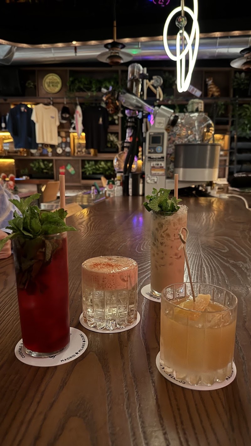 Salmon Guru Dubai - Salmon Guru Dubai The Opus by Omniyat - 803 Al A'amal St - Business Bay - Dubai - United Arab Emirates