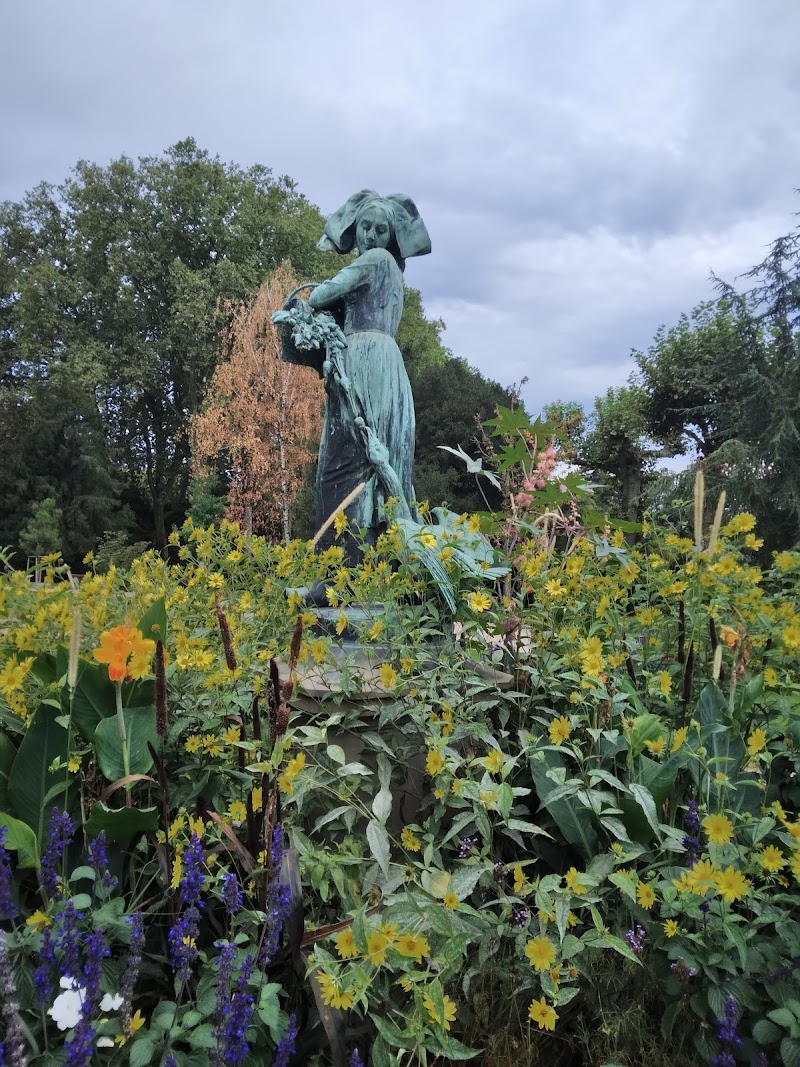 Sstatue de Lison à l'Oie - Sstatue de Lison à l'Oie Parc de l'Orangerie, 67000 Strasbourg, France