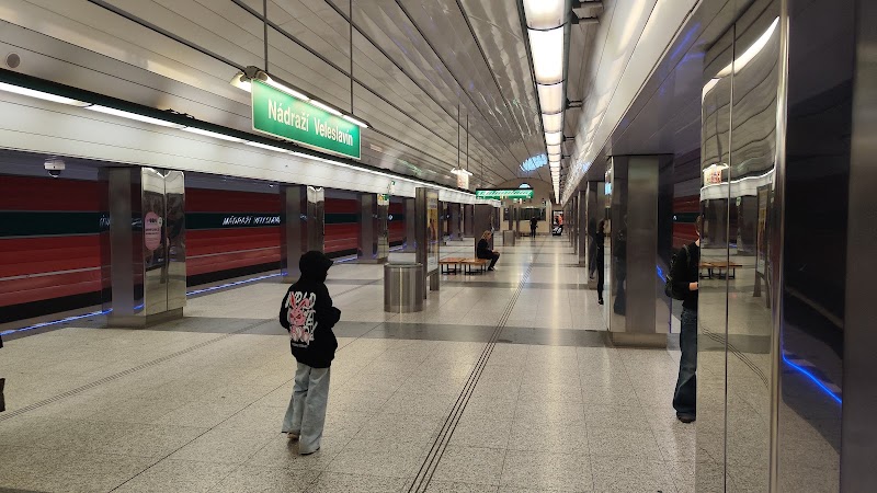 Stanice Metro A Nádraží Veleslavín - Stanice Metro A Nádraží Veleslavín, Veleslavínská 160/00, 160 00 Praha 6, Czechia