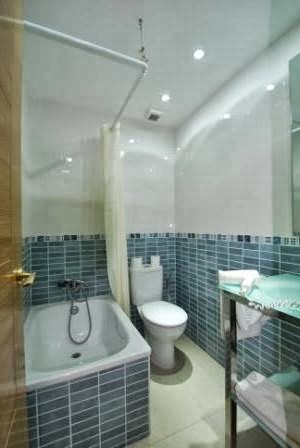 Hostal Quartier Gothic - Hostal Quartier Gothic, Carrer d'Avinyó, 42, FIRST FLOOR, Ciutat Vella, 08002 Barcelona, Spain