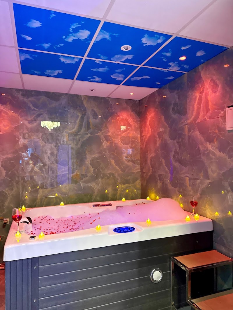 Lara International Spa - Best Spa in Punjagutta - Lara International Spa - Best Spa in Punjagutta NAGARJUNA CO-OPERATIVE HOUSING SOCIETY LTD, shop, 2nd Floor, Goyaz jewellery, 5 & 6, Nagarjuna Cir Rd, above goyaz jewellery, Mothi Nagar, Nagarjuna Hills, Punjagutta, Hyderabad, Telangana 500082, India