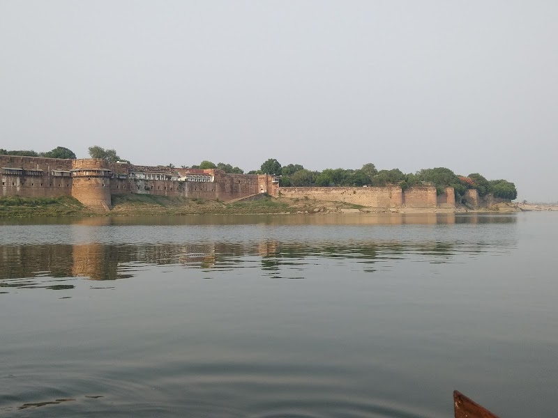 Saraswati Ghat - Saraswati Ghat Parade Ground Road, Near, New Yamuna Bridge, Allahabad fort, Prayagraj, Uttar Pradesh 211006, India