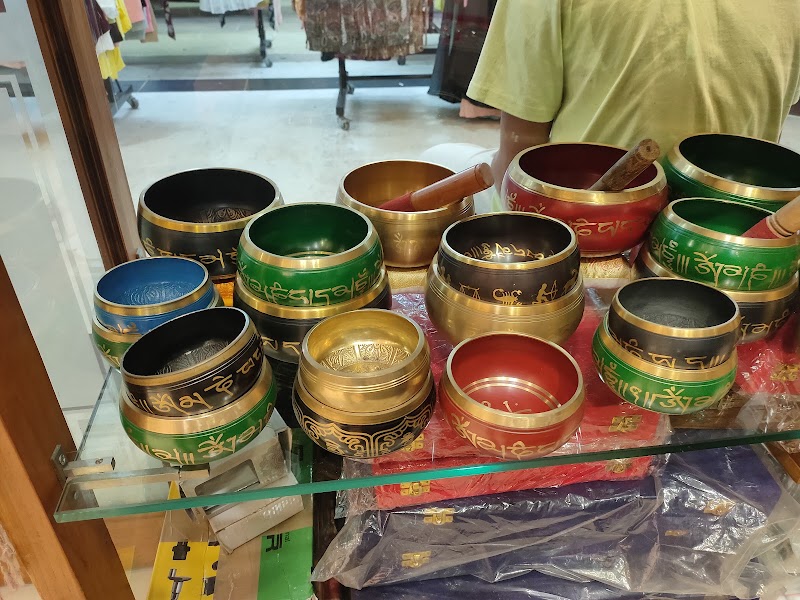 New Kashmir Art And Crafts(Govt Regd) - New Kashmir Art And Crafts(Govt Regd) Ground floor, Spencer Plaza Mall, G60, Anna Salai, Chennai, Tamil Nadu 600002, India