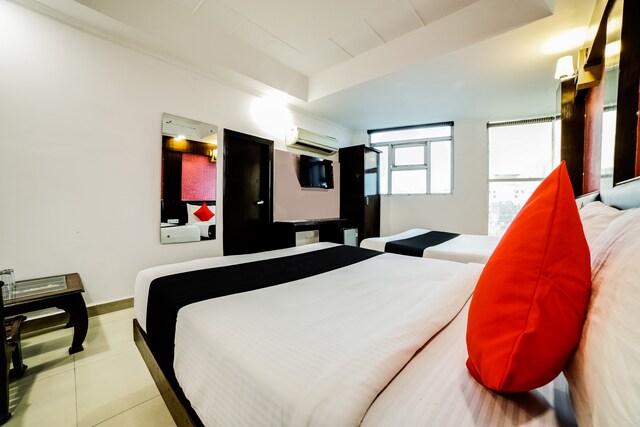 Capital O 6408 Hotel Delhi Heart - Capital O 6408 Hotel Delhi Heart Plot No.3738, New Delhi Railway Station, Near Gate No 1, Opposite Sheila Cinema, Ratan Lal Market, Aram Bagh, Paharganj, Delhi, 110055, India