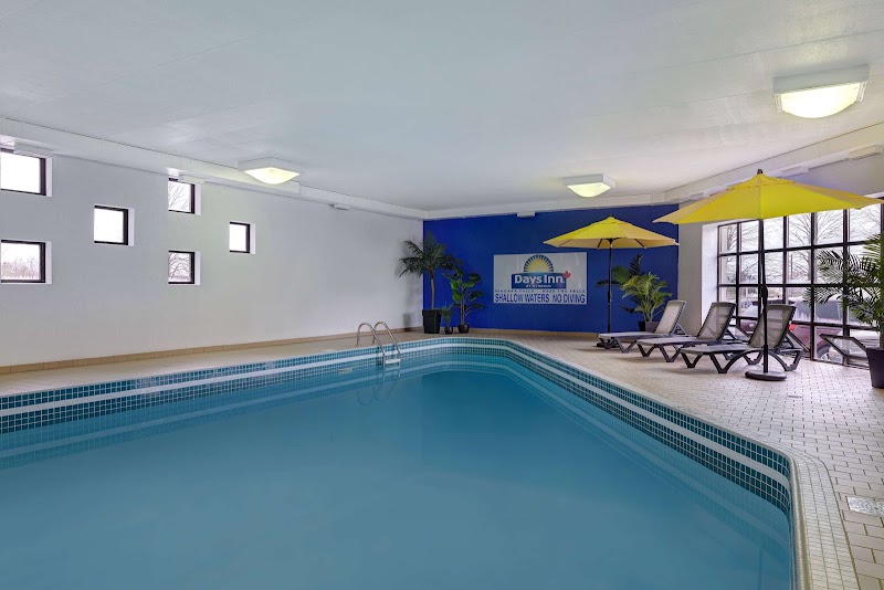 Days Inn by Wyndham Niagara Falls Near The Falls - Days Inn by Wyndham Niagara Falls Near The Falls 5943 Victoria Ave, Niagara Falls, ON L2G 3L8, Canada