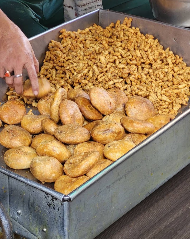 juniya maharaj kachori pakauri - juniya maharaj kachori pakauri, chai Patti, 2852+5G5, Bada Bazaar Rd, Joshiwara, Old Bikaner, Bikaner, Rajasthan 334001, India