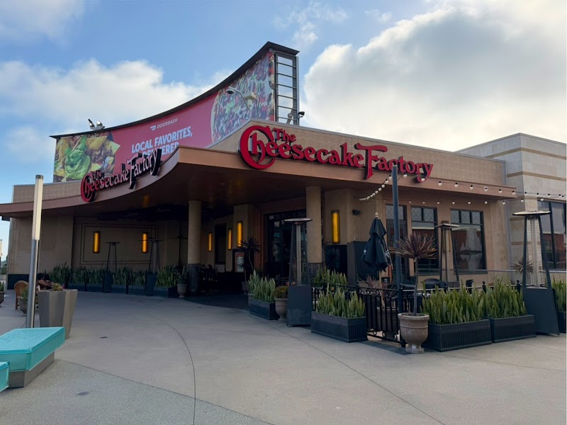 The Cheesecake Factory - The Cheesecake Factory 395 Santa Monica Pl Ste 305, Santa Monica, CA 90401, USA