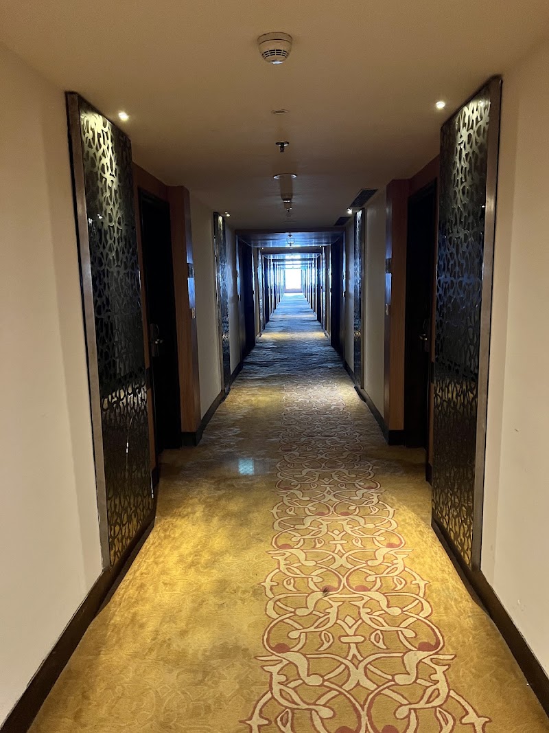 Grand Mercure Agra - Grand Mercure Agra, Crystal Sarovar premiere, Fatehabad Rd, near KFC, Tajganj, Agra, Uttar Pradesh 282004, India