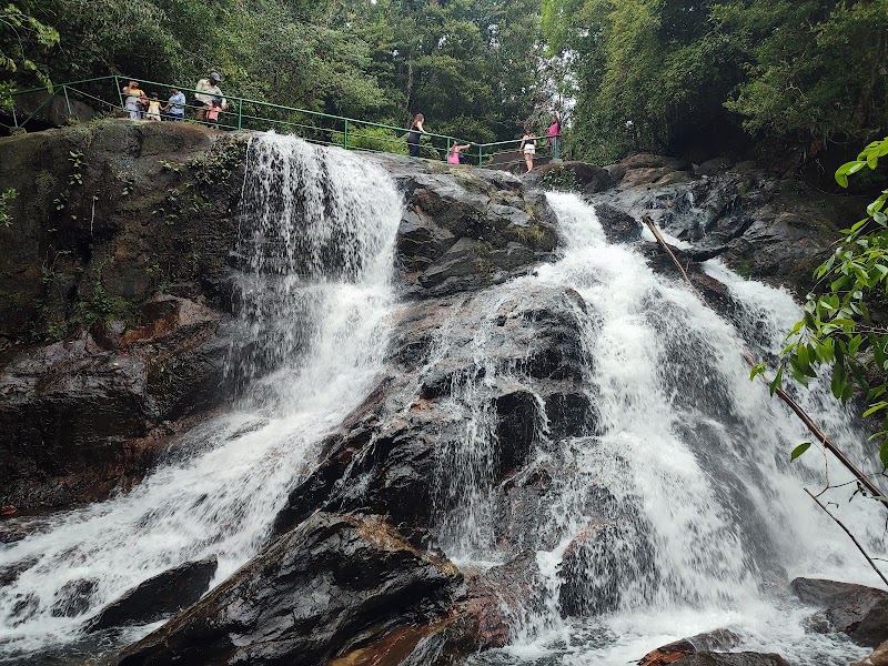 Andahelena Ella -Waterfall