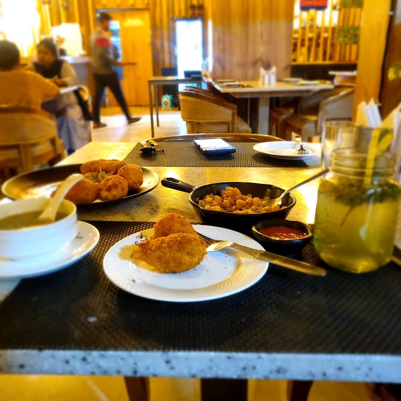 Brewbakes Cafe and restaurant - Brewbakes Cafe and restaurant, Roxy, KMBM Rd, Belgodia, Deulasahi, Bhanjpur, Baripada, Odisha 757001, India