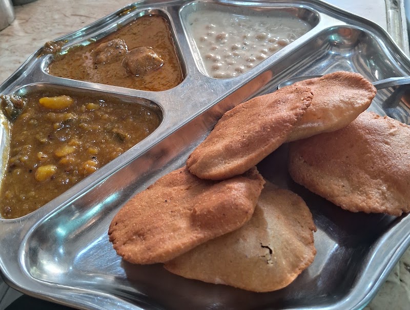 Chandralok Kachaudi - Chandralok Kachaudi 14/11, KP Kakkar Rd, Gosai Tola, Kotha Parcha, Prayagraj, Uttar Pradesh 211003, India