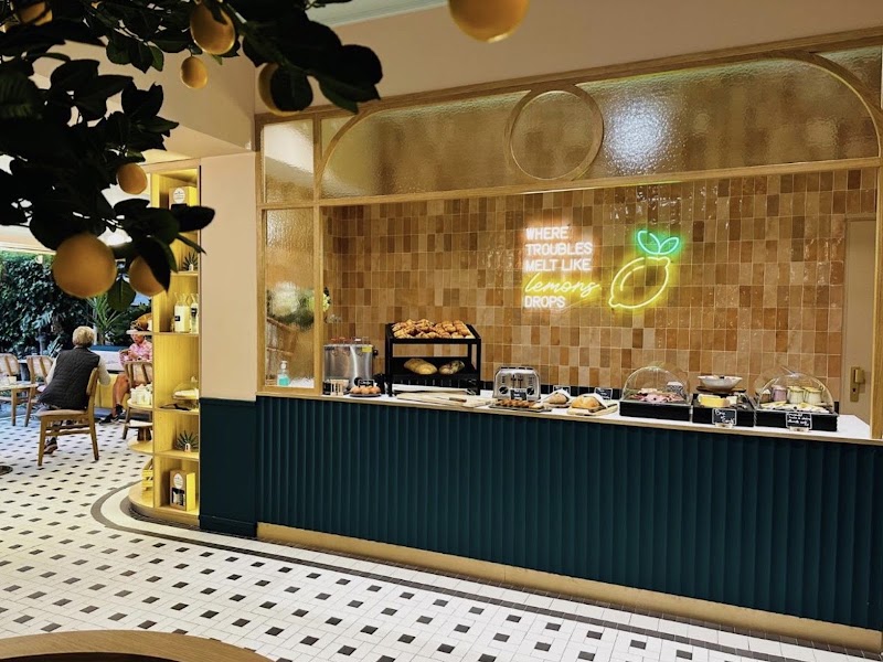 Hotel De Londres - Hotel De Londres 15 Av. Carnot, 06500 Menton, France