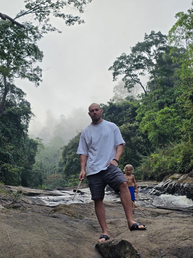 Pena Ella Waterfall - Pena Ella Waterfall 8FVX+X9, Diyaduwa, Sri Lanka