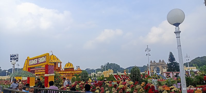 Mysore palace paid parking - Mysore palace paid parking 8M24+X95, Agrahara, Chamrajpura, Mysuru, Karnataka 570004, India
