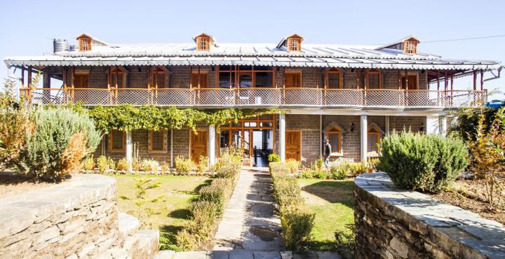 Kausani Best Inn - Kausani Best Inn, KMVN Road, near kendriya vidhalaya, estate, Kausani, Almora, Uttarakhand 263620, India