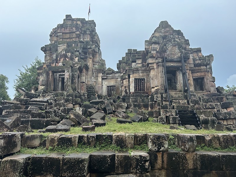 Bat cave, Killing cave, bamboo train and handicraft tour - Bat cave, Killing cave, bamboo train and handicraft tour, Tea Cham Rath St, Krong Battambang 02000, Cambodia