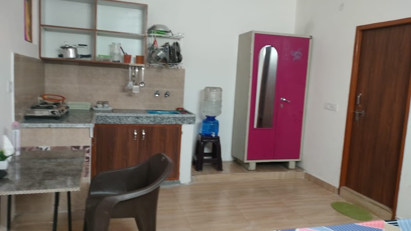 Budget Stay - Budget Stay K49, Gali Number 3, Saidulajab, Saiyad ul Ajaib, Sainik Farm, New Delhi, Delhi 110030, India