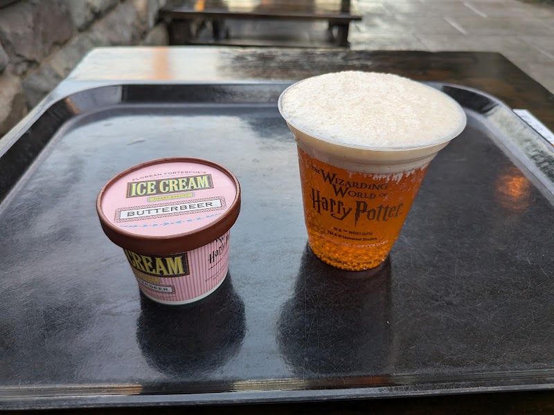 Three Broomsticks - Three Broomsticks, Japan, 〒554-0031 Osaka, Konohana Ward, Sakurajima, 2-chōme−1−３３ ウィザーディング・ワールド・オブ・ハリー・ポッタ
