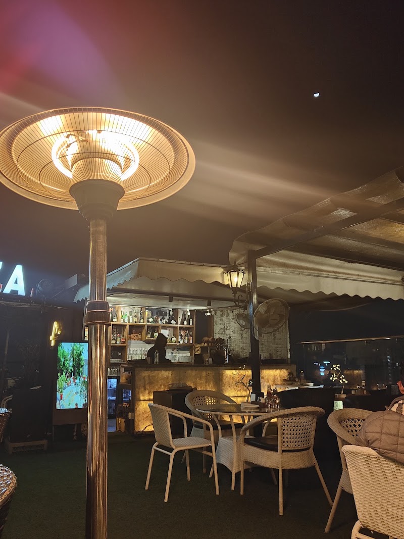 SKYZA Rooftop Lounge - SKYZA Rooftop Lounge Mangalam, Ambition Tower, Agrasen Cir, C Scheme, Ashok Nagar, Jaipur, Rajasthan 302001, India