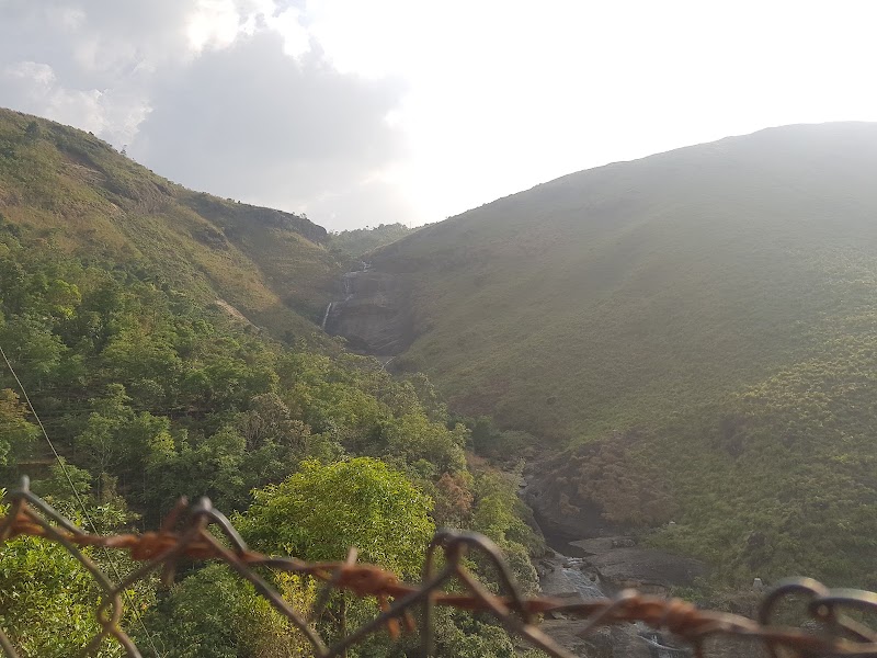 Palozhukum Para Waterfalls - Palozhukum Para Waterfalls JWWW+RPH, palozhukum para, Vagamon, Kolahalamedu, Keralam 685501, India