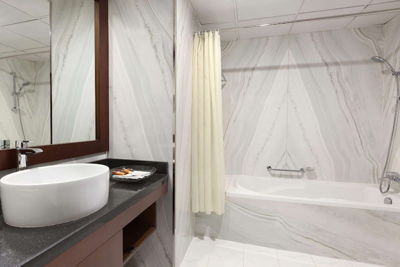 Howard Johnson by Wyndham Bur Dubai - Howard Johnson by Wyndham Bur Dubai, 776P+857 - Khalid Bin Al Waleed Rd - Al Raffa - Al Souq Al Kabeer - Dubai - United Arab Emirates