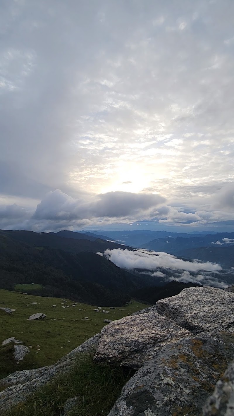 Chanshal Pass - Chanshal Pass 5XWQ+QF7 Chanshal Pass, D.P.F. Topn Jasan, Himachal Pradesh 171208, India