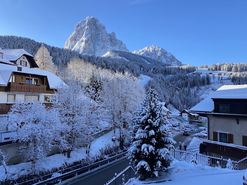 Garni Hotel Max - Garni Hotel Max Str. Cisles, 21, 39047 Santa Cristina Valgardena BZ, Italy