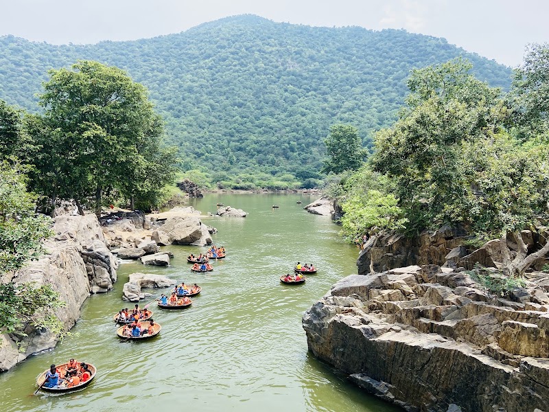 HOGENAKKAL WATERFALLS KARNATAKA - HOGENAKKAL WATERFALLS KARNATAKA, 4Q6F+FGJ, Madheswara Betta - Hogenakkal Falls Rd, Gopinatham, Karnataka 571490, India
