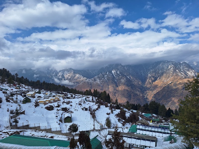 Auli Hill Station - Auli Hill Station GHH7+CF3, Auli Laga Salude, Uttarakhand 246443, India