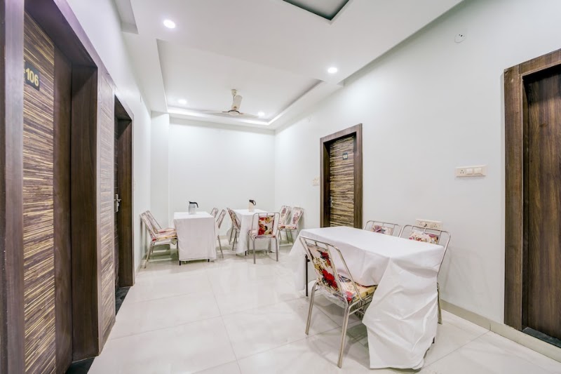 Super Collection O by OYO Ujjain City Centre Formerly Hotel Olive Inn - Super Collection O by OYO Ujjain City Centre Formerly Hotel Olive Inn 92/4, near Shastri Nagar, Aditya Nagar, Sindhi Colony, Ujjain, Madhya Pradesh 456010, India