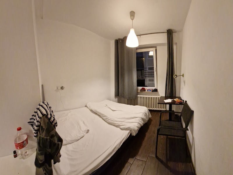 Station Backpacker's Hostel - Station Backpacker's Hostel Marzellenstraße 44-56, 50668 Köln, Germany