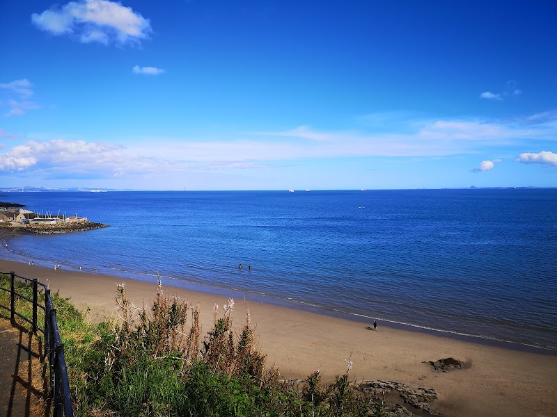 Kinghorn Beach - Kinghorn Beach, 1 St James Pl, Kinghorn, Burntisland KY3 9SU, UK