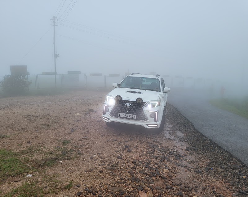 Echo Point - Echo Point MW73+CQ8, Kurisumala - Thankalpara-Road, Vagamon, Keralam 685501, India