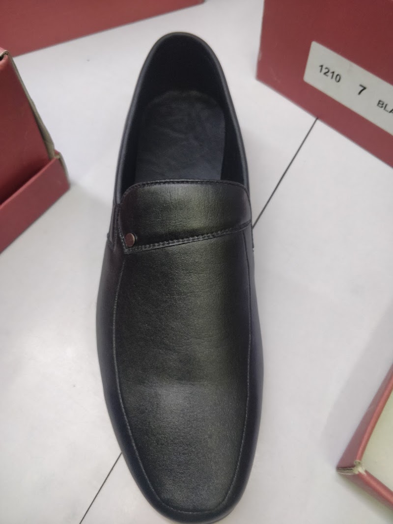BATUM SHOES - BATUM SHOES SHOPNO-4, TAYEB MANZIL, Shri Mumba Devi (Mumba Aai) Temple Mumbai, 288, Yusuf Meher Ali Rd, Mumbadevi Area, Bhuleshwar, Mumbai, Maharashtra 400003, India