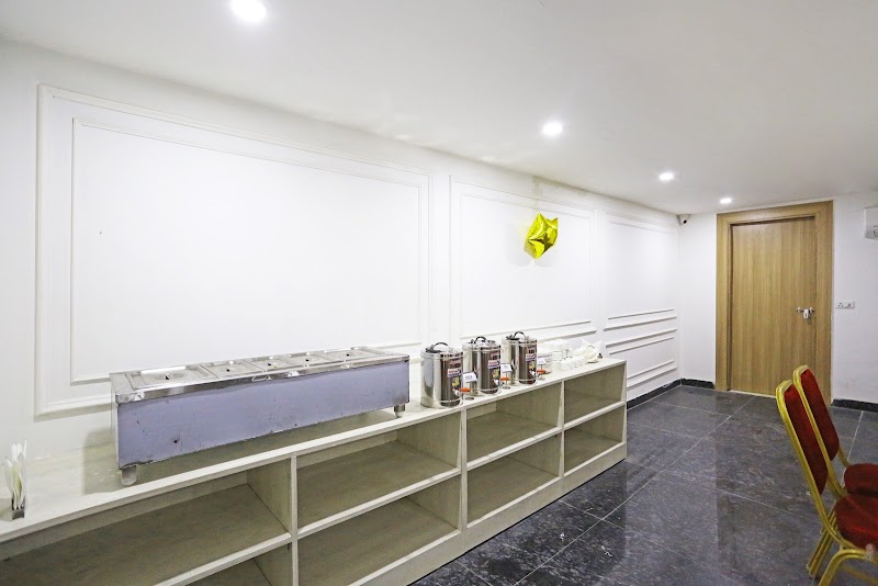 Hotel Decent Suites- Delhi Airport - Hotel Decent Suites- Delhi Airport A Block, Road No. 6, Block RZ, Mahipalpur Village, Mahipalpur, New Delhi, Delhi 110037, India