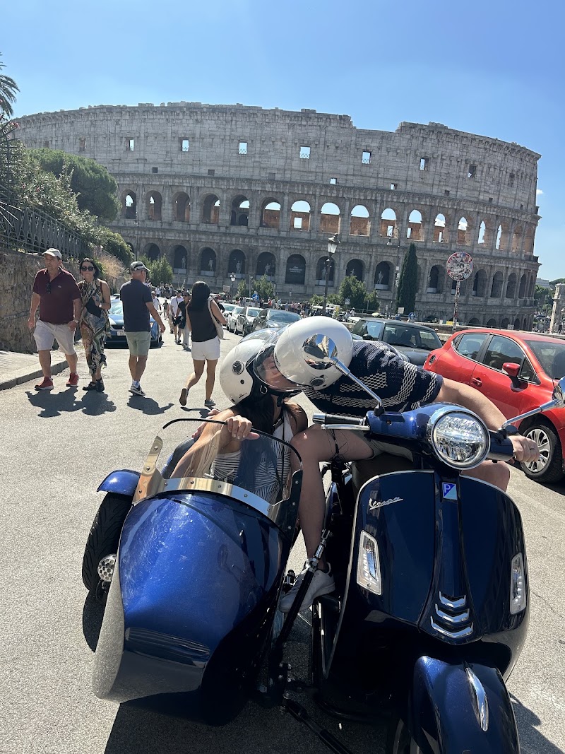 Vespa Sidecar Tour - Vespa Sidecar Tour, P.za della Repùbblica, 41, 00185 Roma RM, Italy