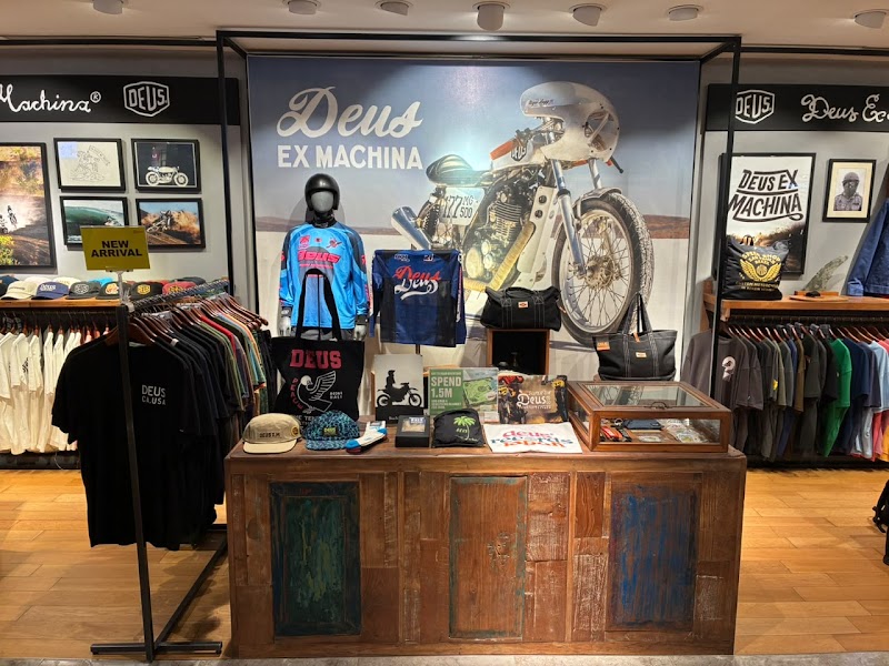 Deus Ex Machina - Tunjungan Plaza 4 SOGO - Deus Ex Machina - Tunjungan Plaza 4 SOGO, 3rd floor, Tunjungan Plaza 4, Jawa Timur, Jl. Embong Malang No.7 - 21 Lantai Lg-5, Kedungdoro, Kec. Tegalsari, Surabaya, Jawa Timur 60261, Indonesia
