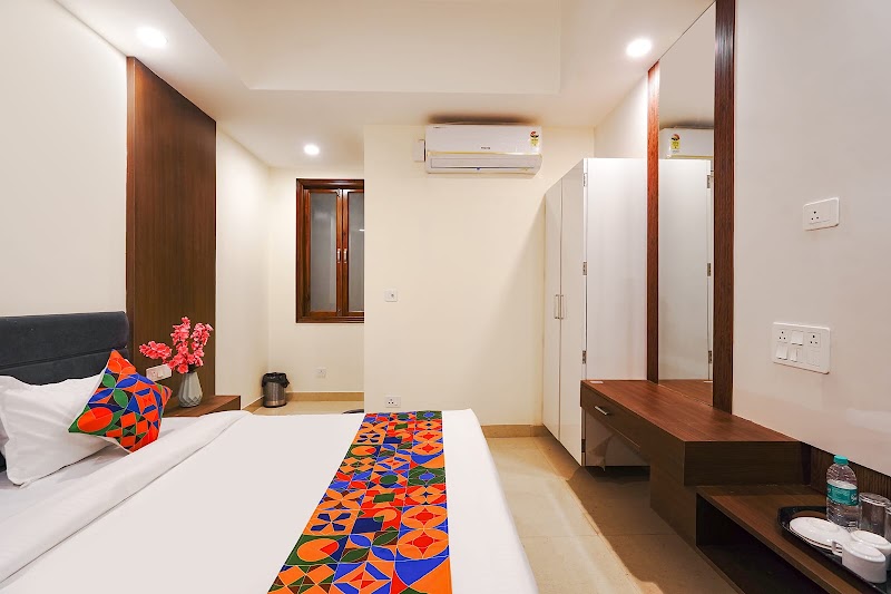 The Urban Villa - The Urban Villa Main, Vishwakarma Rd, near Zudio Showroom, Natthu Colony, Baraula, Sector 49, Noida, Uttar Pradesh 201301, India