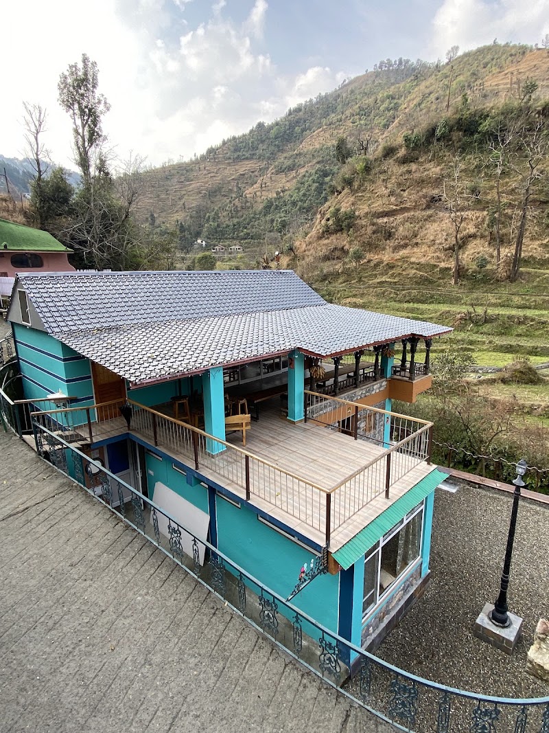 Zostel Plus Mussoorie (Kempty) - Zostel Plus Mussoorie (Kempty) Zostel Plus Banglow Ki Kandi, Charleville, Dehradun, Mussorie Range, Uttarakhand 248179, India