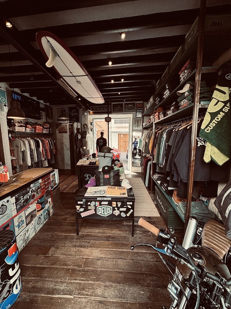Deus Ex Machina Ibiza Old Town - Deus Ex Machina Ibiza Old Town, Carrer de Guillem de Montgrí, 12, 07800 Eivissa, Illes Balears, Spain