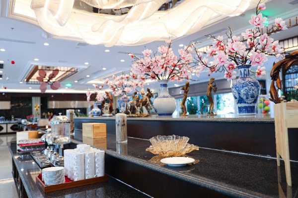 The Legend Restaurant & Cafe