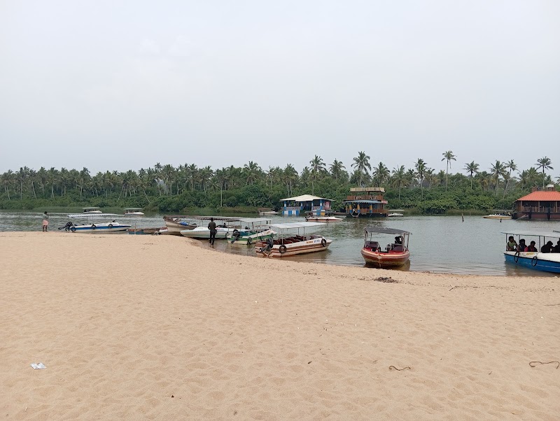 Poovar boat service - Poovar boat service 839C+38J, Poovar Island Beach Rd, Poovar, Kulathoor, Kerala 695525, India