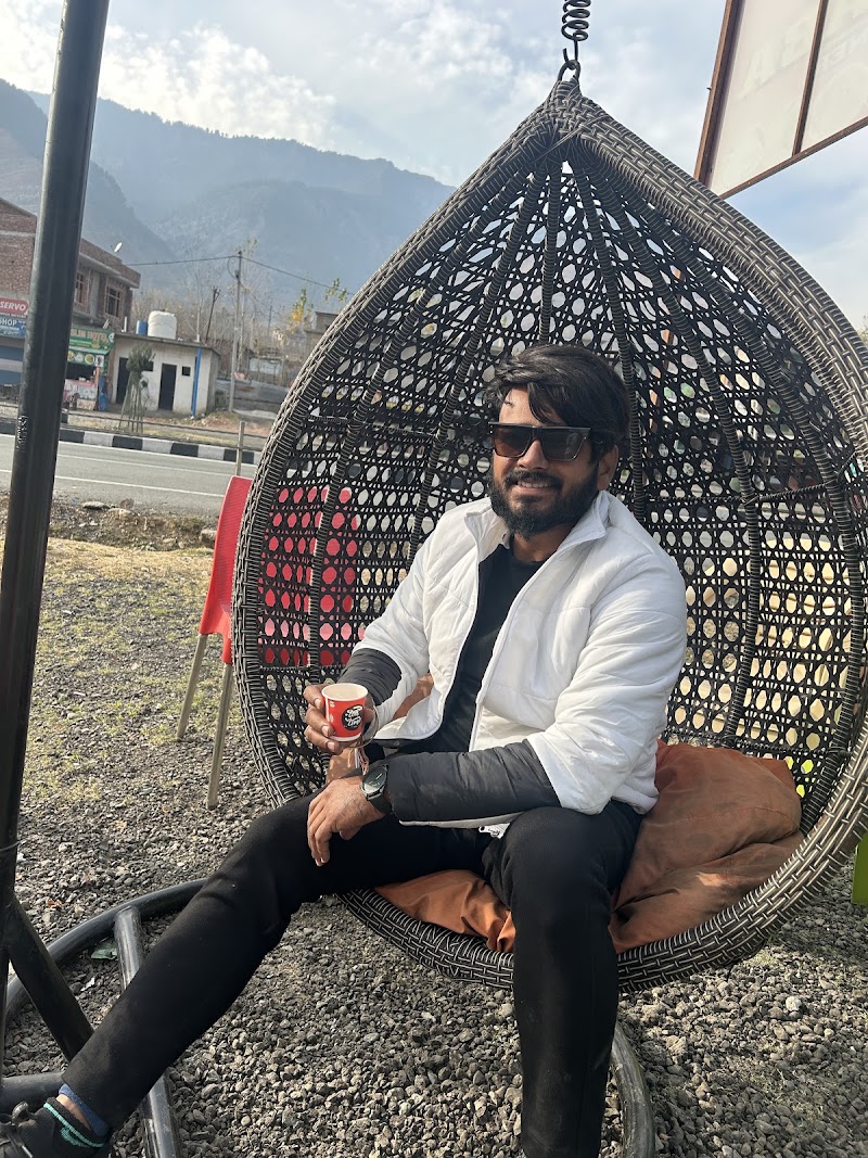 Red Flames Banihal - Red Flames Banihal, F53R+2P5, NH 44, Banihal, 182146