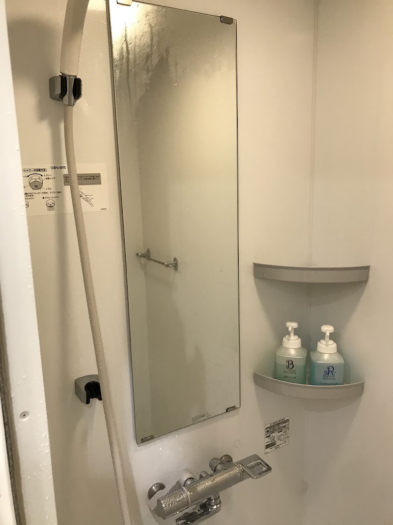 Narita Airport Terminal 1 Showers (Pre-Security) - Narita Airport Terminal 1 Showers (Pre-Security) Japan, 〒286-0111 Chiba, Narita, Sanrizuka, 御料牧場1-1 Shower room Area, 成田国際空港第1ターミナル中央・2F