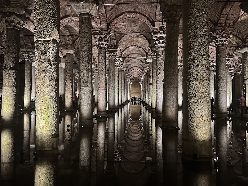 Basilica Cistern - Basilica Cistern Alemdar, Yerebatan Cd. 1/3, 34110 Fatih/İstanbul, Türkiye