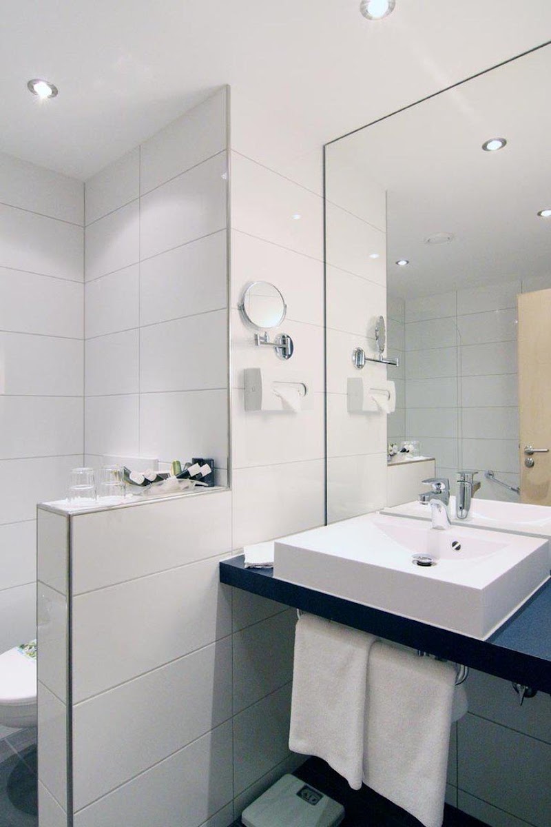 Holiday Inn Prague Airport by IHG - Holiday Inn Prague Airport by IHG, K Letišti 1074/32, 161 00 Praha-Praha 6, Czechia