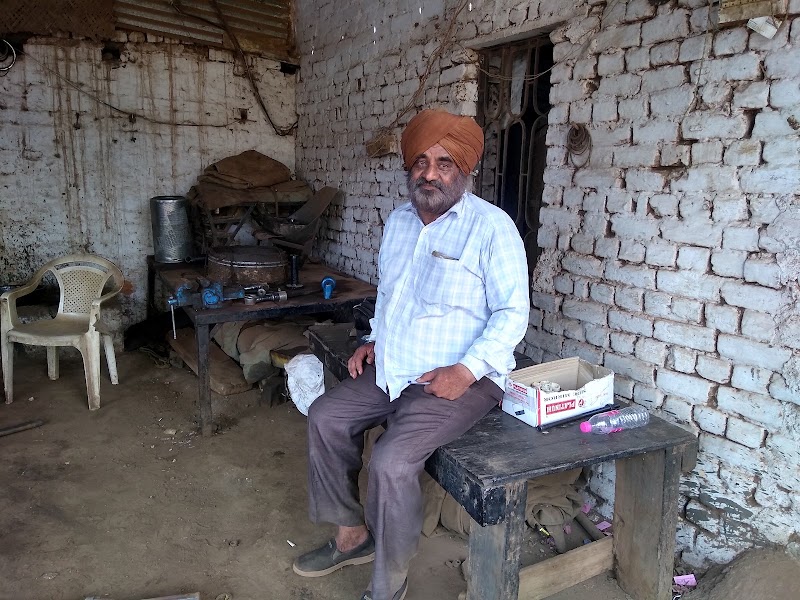 Mama Motor Garage - Mama Motor Garage Opposite Chhatisgarh petrol pump, Transport Nagar, Heavy Industrial Area Hathkhoj, Hathkhoj, Chhattisgarh 490024, India