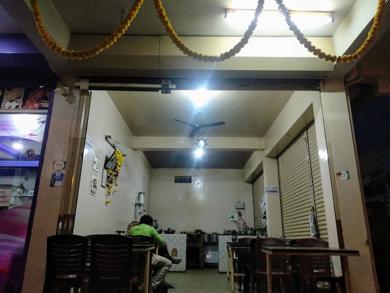 Sri Veerabhadreshwara Benne Dose Hotel - Sri Veerabhadreshwara Benne Dose Hotel, Shop No. 4, R.L.H. Complex H.C.R. Cross, Nituvalli Rd, Shrinivaasa Nagara, Davangere, Karnataka 577008, India