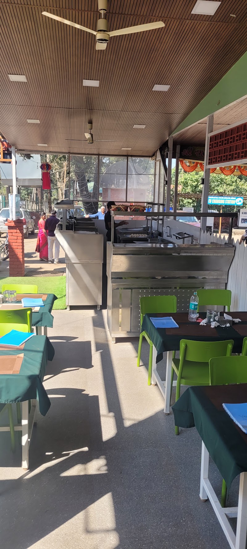 Vegiya Happy eatings - Vegiya Happy eatings Shopping Centre, Panchgani - Mahabaleshwar Rd, near Idbi Bank, Bhim Nagar, Panchgani, Maharashtra 412805, India